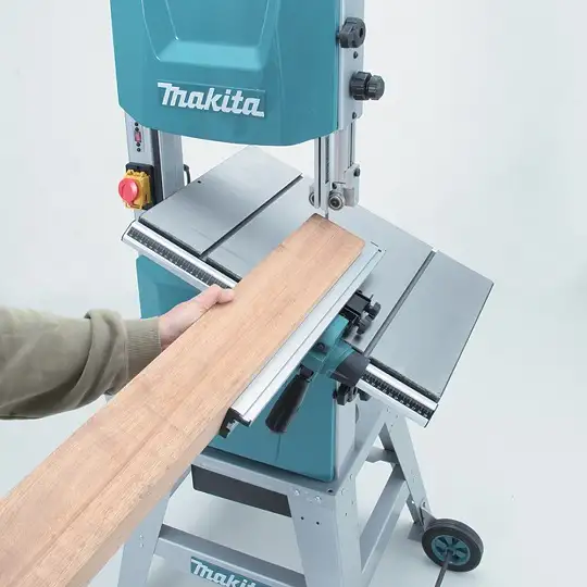 stołowa piła taśmowa, przecinarka 900W Makita [LB1200F]