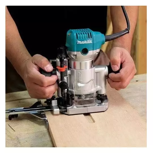 uniwersalna górnowrzecionowa frezarko - wycinarka 710W, Makita [RT0702CX2J]