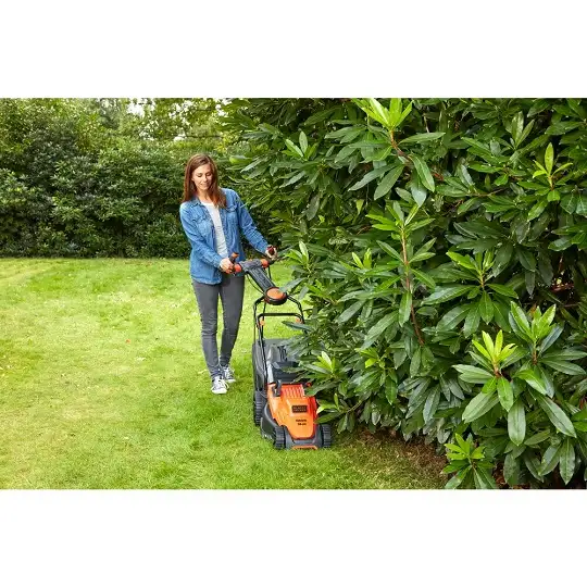Kosiarka elektryczna 38 cm, 1600W, uchwyt EasySteer, schowek na przewód Black+Decker [BEMW471ES-QS]  