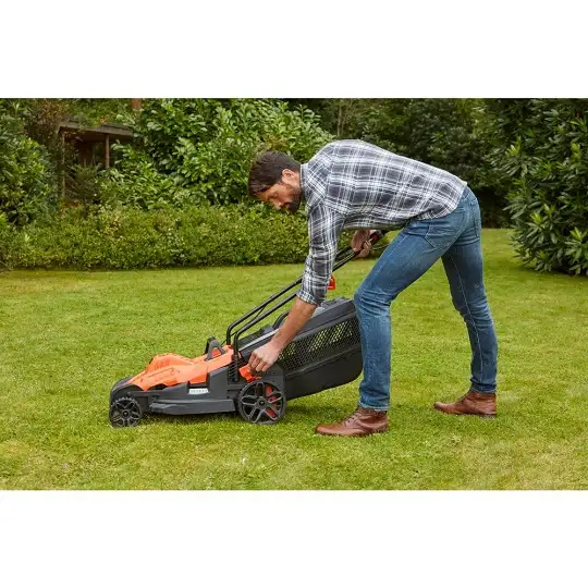Kosiarka elektryczna 38 cm, 1600W, uchwyt EasySteer, schowek na przewód Black+Decker [BEMW471ES-QS]  