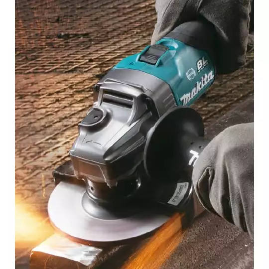 akumulatorowa szlifierka kątowa 125mm, 40V max Li-Ion, 2x4,0Ah, serii XGT Makita [GA005GM201]