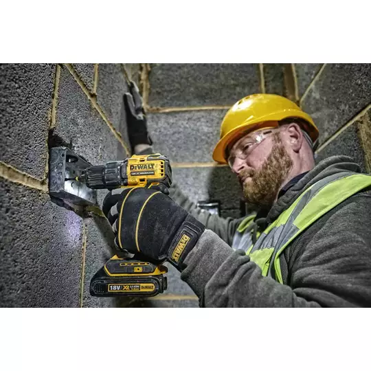 2-biegowa akumulatorowa wiertarko-wkrętarka 18V Li-Ion, 2 x 4,0 Ah, DeWALT [DCD777M2T-QW]   (1)