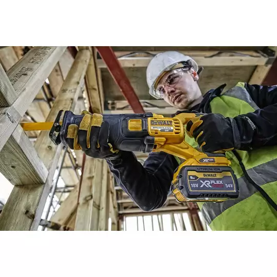 akumulatorowa piła szablasta 18V Li-lon DeWalt [DCS380N] (1)