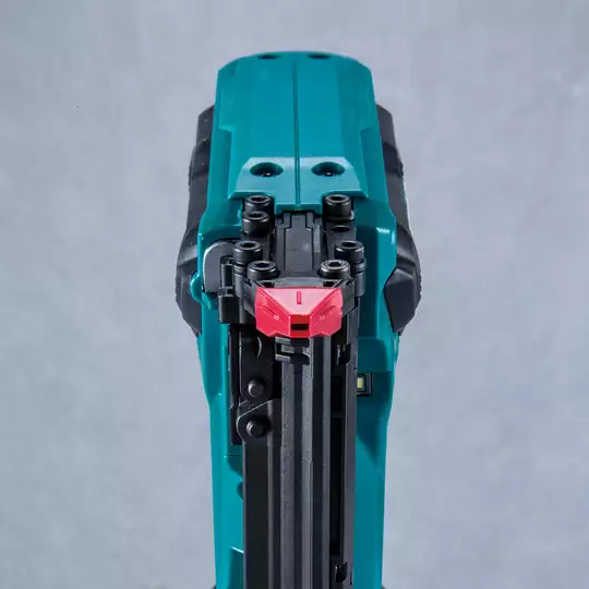 akumulatorowa sztyfciarka 15-35mm, 18V Li-Ion 2x3,0Ah Makita [DFN350RFJ]