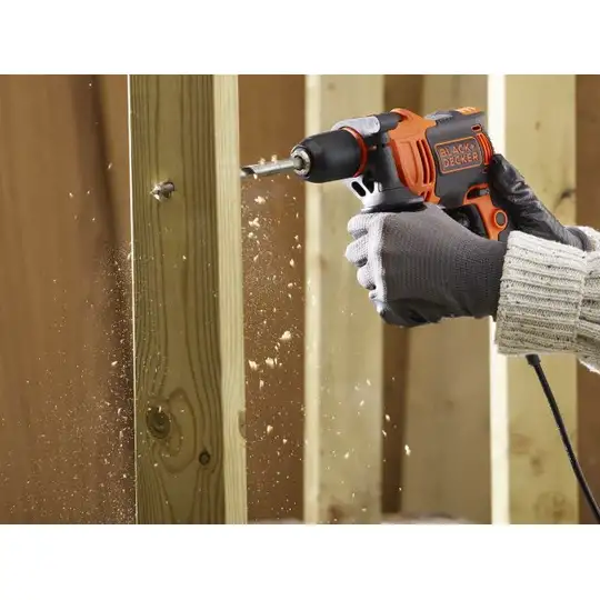 elektryczna wiertarka udarowa 710W + 32 akcesoria, Black+Decker [BEH710SA32]