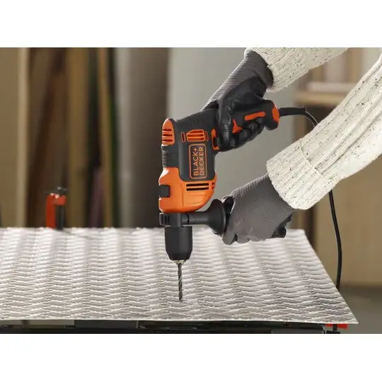 elektryczna wiertarka udarowa 710W + 32 akcesoria w walizce, Black+Decker [BEH710SA32]