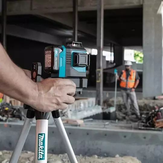 akumulatorowy laser obrotowy 360° z wiązką czerwoną, 25/70 m, Makita [SK700D] 12V max, Li-Ion, CXT