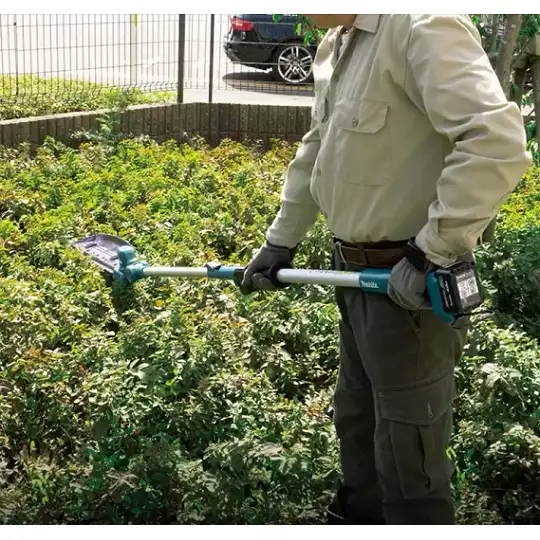 Akumulatorowe nożyce do żywopłotu na wysięgniku, ostrze 46cm, Makita [UN460WDZ] 12V max, Li-Ion