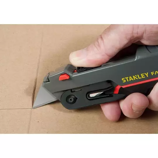 nóż bezpieczny z automatycznie chowanym ostrzem trapezowym FatMax Stanley [0-10-242]