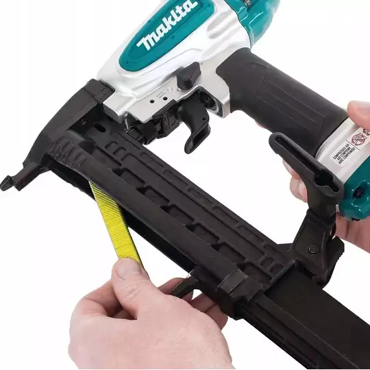 zszywacz pneumatyczny na zszywki 13-38 x 5,7mm Makita [AT638A]