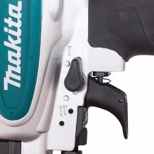 zszywacz pneumatyczny na zszywki 13-38 x 5,7mm Makita [AT638A]