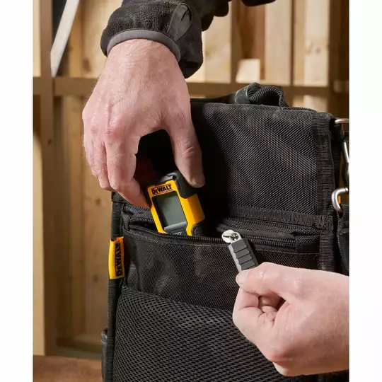 Miękki organizer narzędziowy z wytrzymałą wodoodporną podstawą kompatybilną z walizkami TStak Dewalt [DWST83541-1]