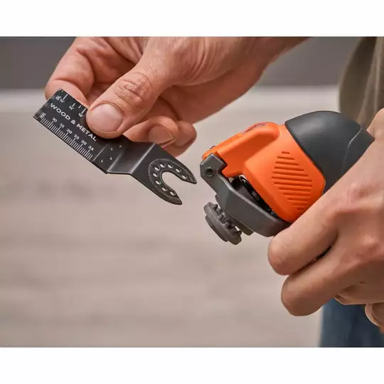akumulatorowe narzędzie wielofunkcyjne 18V Li-Ion 1x2,0Ah BLACK+DECKER [BDCOS18D1K-QW] + 20 akcesoriów,