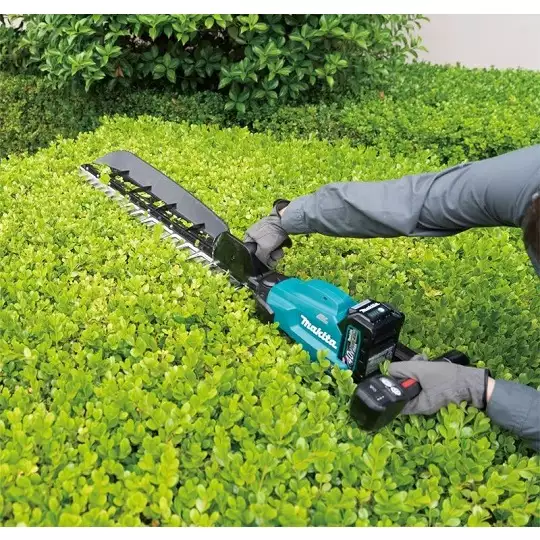 akumulatorowe nożyce do żywopłotu z listwą na ścinki, 40V max, długość ostrza 75 cm, Makita [UH014GZ] Li-Ion, XGT