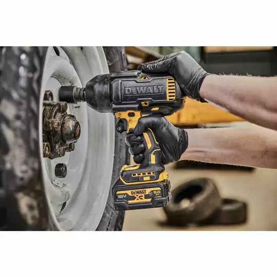 akumulatorowy klucz udarowy 1/2", 1350Nm 18V Li-lon 2x5,0Ah DeWalt [DCF900P2T-QW]