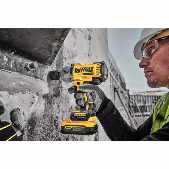 akumulatorowy klucz udarowy 1/2", 1350Nm 18V Li-lon 2x5,0Ah DeWalt [DCF900P2T-QW]