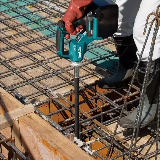 akumulatorowy zagęszczacz do betonu 40V max XGT Makita [VR001GZ] Li-Ion