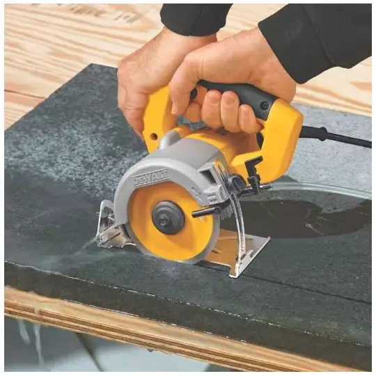 elektryczna przecinarka do płytek ceramicznych na mokro z tarczą 110mm, 1300W, DeWalt [DWC410-QS]