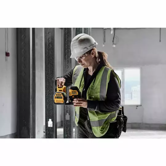 samopoziomujący laser krzyżowy z wiązką zieloną, 20m, DeWALT [DW088CG-XJ] (1)