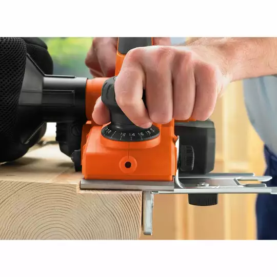 strug elektryczny 750W, 82mm Black+Decker [KW750K-QS]