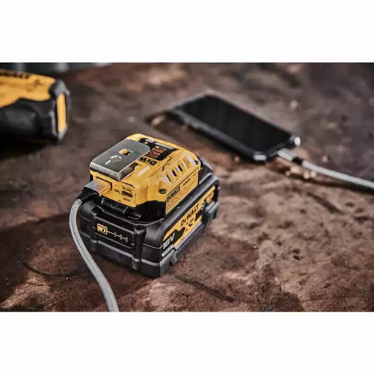 wielonapięciowy adapter USB do akumulatorów XR Li-Ion 10,8V 14,4V 18V DeWalt [DCB090-XJ] (1)