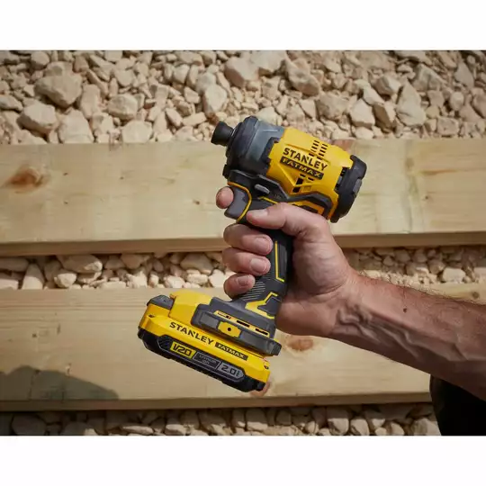 3-biegowa akumulatorowa zakrętarka udarowa 1/4" 18V Li-Ion 2x2,0Ah Stanley FATMAX V20 [SFMCF820D2K-QW]