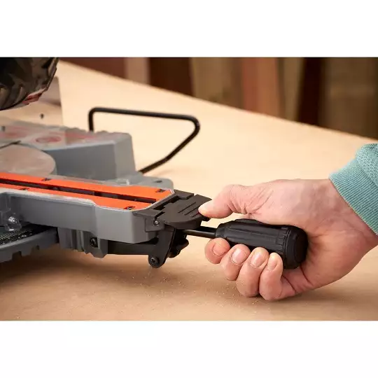 pilarka tarczowa, ukośnica, 216/30mm, 1500W Black+Decker [BES701-QS]