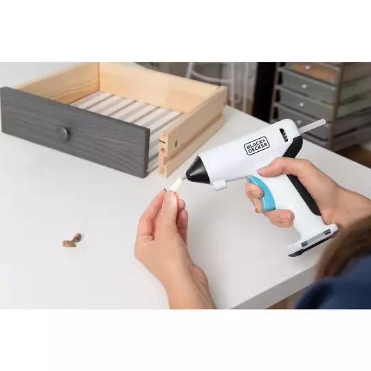 pistolet do kleju na sztyfty 7mm, 3,6V Black+Decker [BCGL115-XJ] ładowanie USB