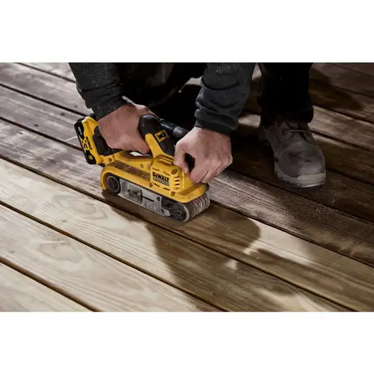 Akumulatorowa szlifierka taśmowa typu czołg, 75x533mm, 18V Li-Ion 2x5.0Ah, DeWalt [DCW220P2-QW]