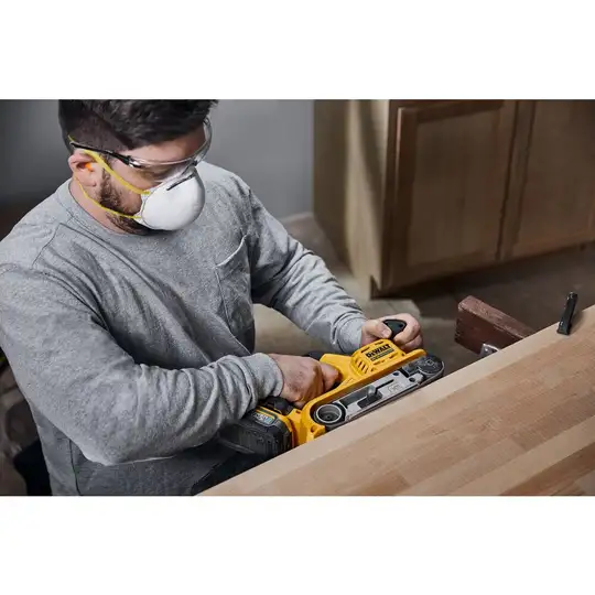 Akumulatorowa szlifierka taśmowa typu czołg, 75x533mm, 18V Li-Ion 2x5.0Ah, DeWalt [DCW220P2-QW]