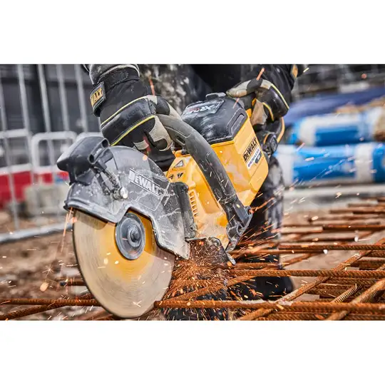 akumulatorowa przecinarka tarczowa do betonu i stali 230mm,  54V Li-lon, FlexVolt 2x9,0Ah DeWalt [DCS690X2]