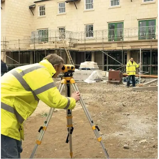 niwelator optyczny samopoziomujący do 100m DeWalt [DW096PK-XJ] kufer