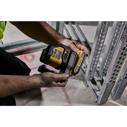 samopoziomujący laser krzyżowy z wiązką zieloną, 55m, DeWALT [DCLE34021D1-QW] walizka