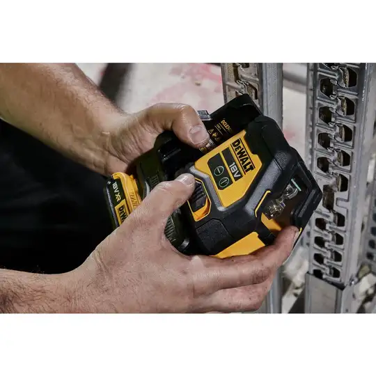 samopoziomujący laser krzyżowy z wiązką zieloną, 55m, DeWALT [DCLE34021D1-QW] walizka