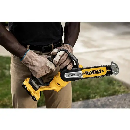 Akumulatorowa pila łańcuchowa 20cm, 18V, Li-Ion 1x5,0Ah, DeWalt [DCMPS520P1-QW]