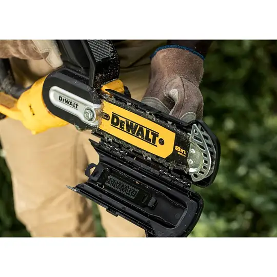 Akumulatorowa pila łańcuchowa 20cm, 18V, Li-Ion 1x5,0Ah, DeWalt [DCMPS520P1-QW]