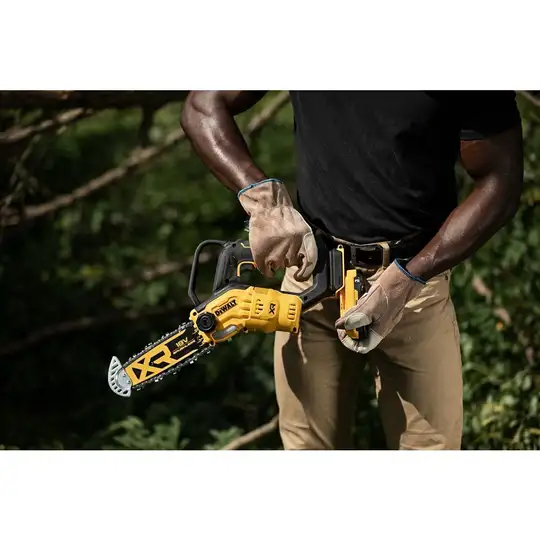 Akumulatorowa pila łańcuchowa 20cm, 18V, Li-Ion 1x5,0Ah, DeWalt [DCMPS520P1-QW]