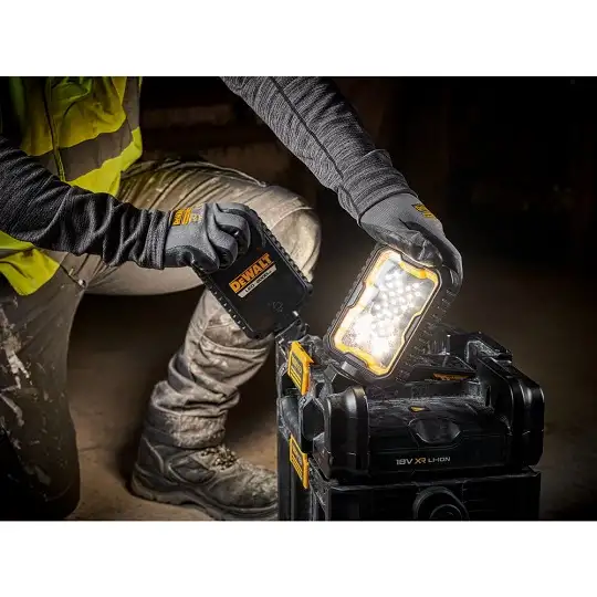 akumulatorowa lampa LED, 18V, ze skrzynią narzędziową TOUGHSYSTEM 2.0, DeWalt [DWST08061-1]