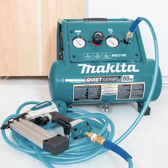 kompresor powietrza 650W, 9,3bar, Makita [MAC210Q]
