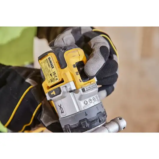 akumulatorowa wiertarko-wkrętarka udarowa 18V XR, DeWalt [DCD1007H2T-QW] 2x5,0Ah, Li-Ion, POWERSTACK