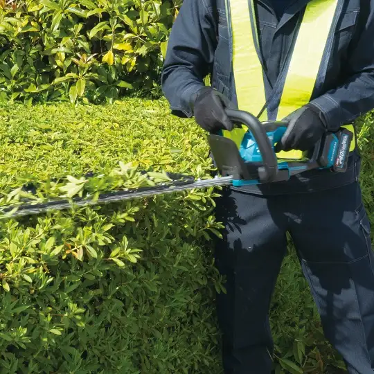akumulatorowe nożyce do żywopłotu 40V max XGT, długość ostrza 60 cm, Makita [UH021GZ]
