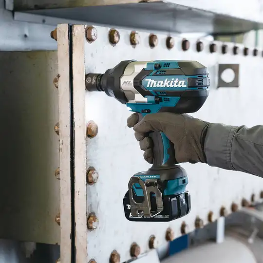akumulatorowy klucz udarowy z mocowaniem 1/2", 1050Nm, 18V, Makita [DTW1004Z] LXT