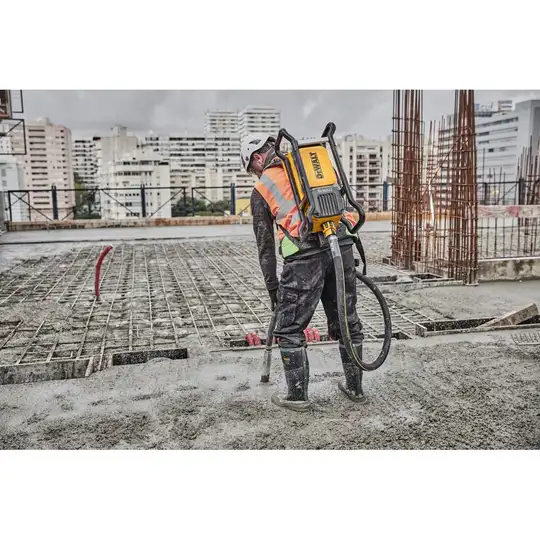 akumulatorowy wibrator plecakowy do betonu, POWERSHIFT, 554 Wh, DeWalt [DCPS310N-XJ]