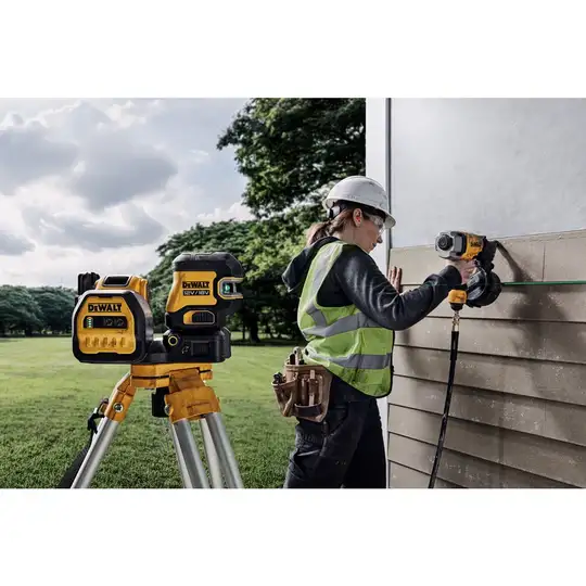 samopoziomujący, zielony laser krzyżowy + 2 punkty 30m, DeWALT [DCE822D1G18-QW] (2)