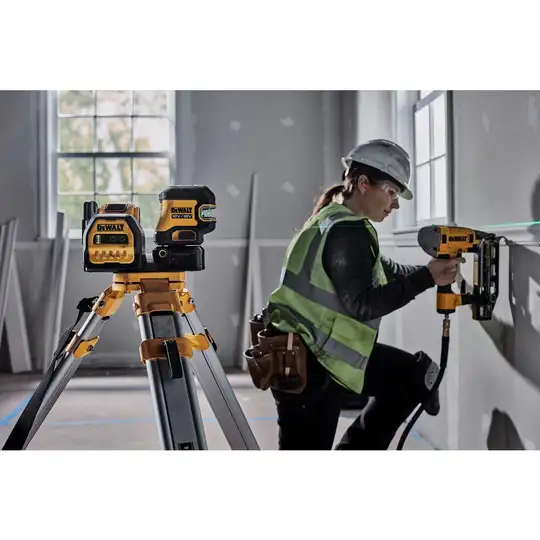 samopoziomujący, zielony laser krzyżowy + 2 punkty 30m, DeWALT [DCE822D1G18-QW] (2)