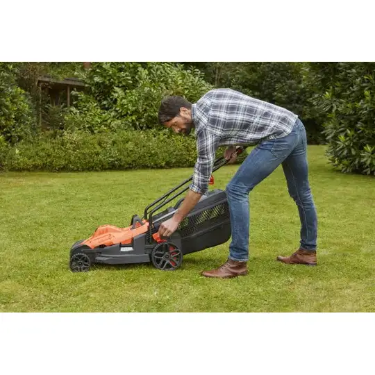 Kosiarka elektryczna 42cm z uchwytem EasySteer, 1800W Black+Decker [BEMW481ES-QS]