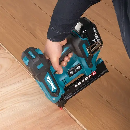 akumulatorowy zszywacz 9,5-38mm, 18V, Makita [DST630RFJ] 2x3,0Ah, LXT