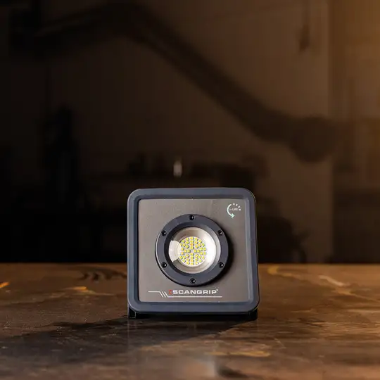 Akumulatorowa lampa robocza multi-LED, 2000 lm, 7.2V/3.2Ah, USB-C, NOVA R, SCANGRIP [03.6201]
