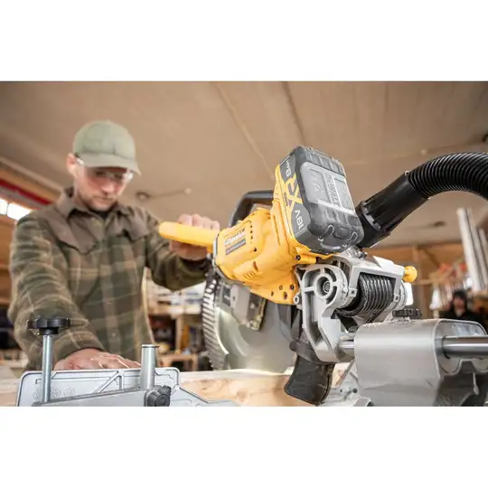 Akumulatorowa pilarka tarczowa, 305mm, 18V XR, DEWALT [DCS782N-XJ]