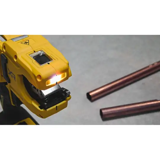 Akumulatorowa przecinarka do rur miedzianych 18V XR DEWALT [DCE154N-XJ]